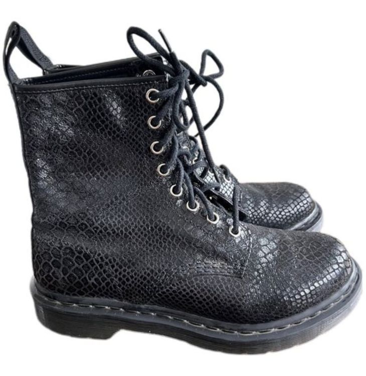 Dr. Martens Stiefel Mit Blumenmuster - Iconic 8-Loch Design In Gr. 40 (Schwarz)
