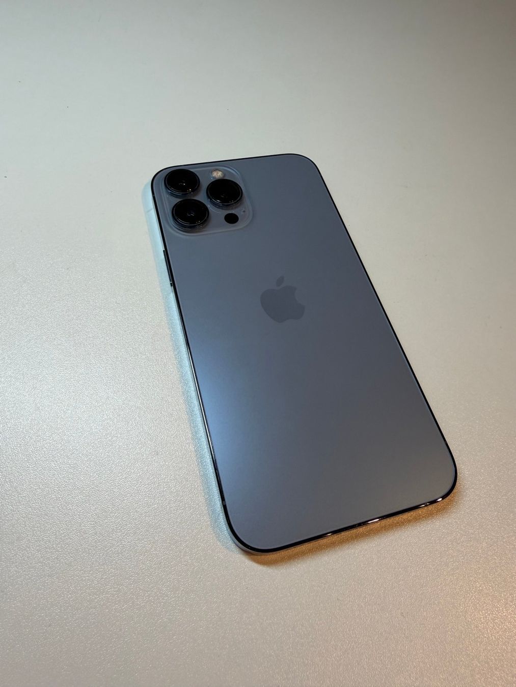 Apple Telefoni cellulari / Smartphones: iPhone 13 pro max blau 128GB – Usato da Geuensee venduto da Zecki72