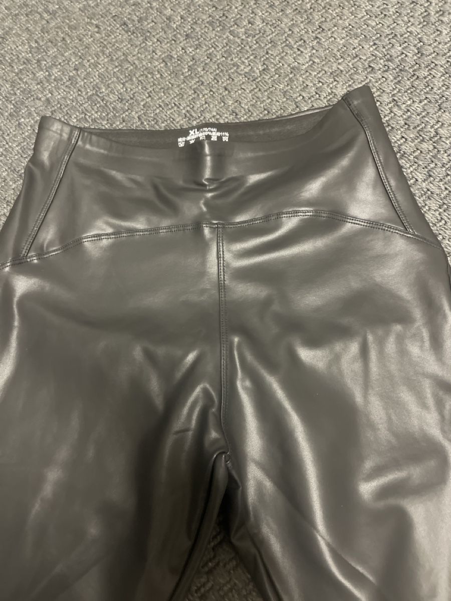Leggings: Leggins mit glanz gr S/m – Gebraucht aus Bad Zurzach von Cuore34 1