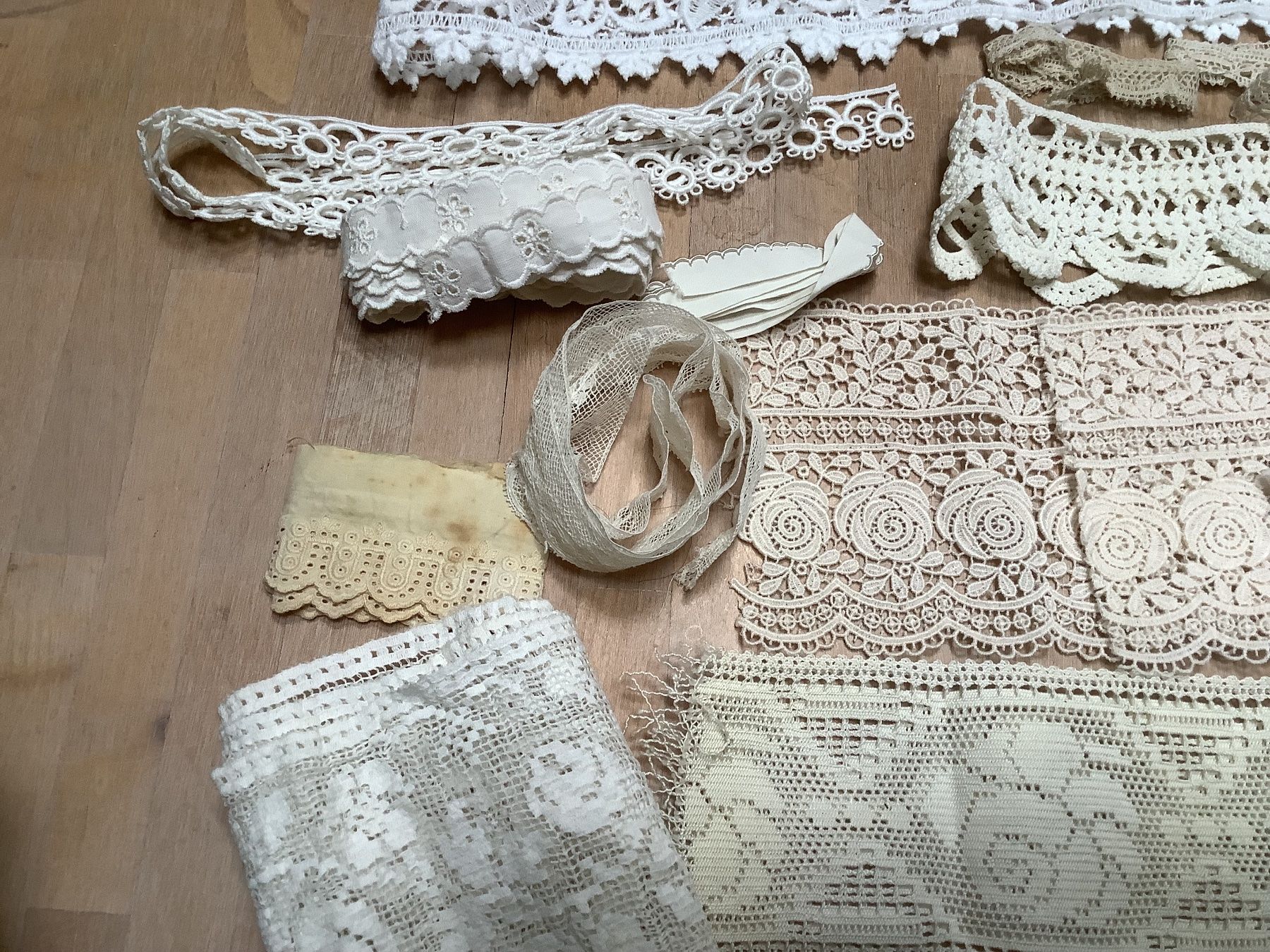 Tissus: Vintage Spitzen gemischt – Neuf (Voir description) à Winterthur par Beat8344 2