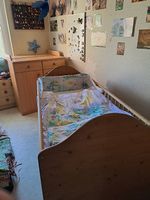 Wickeltisch + Kinderbett zuverkaufen