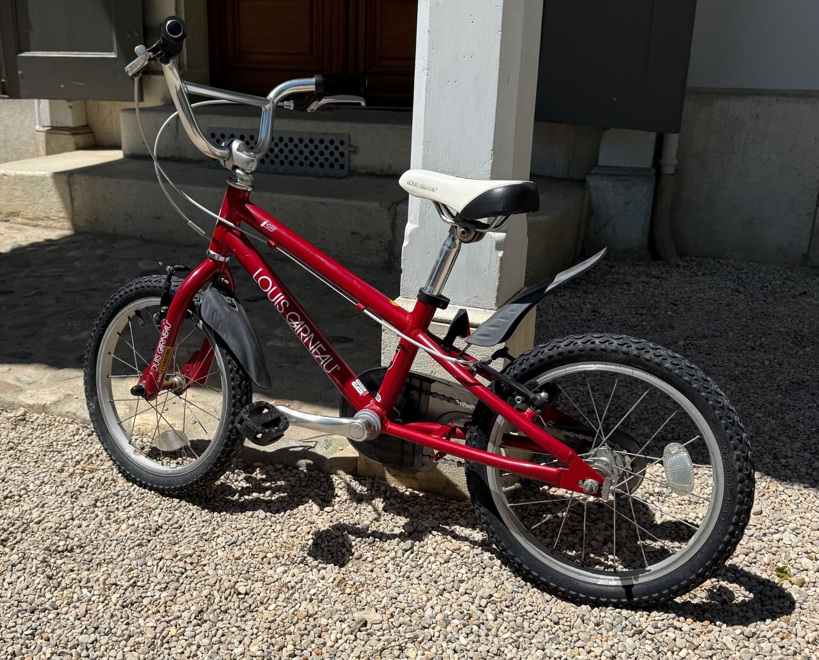 Velos: Vélo Louis Garneau 16 pouces rouge parfait pour l'été – Gebraucht aus Crassier von cyr_pn7w