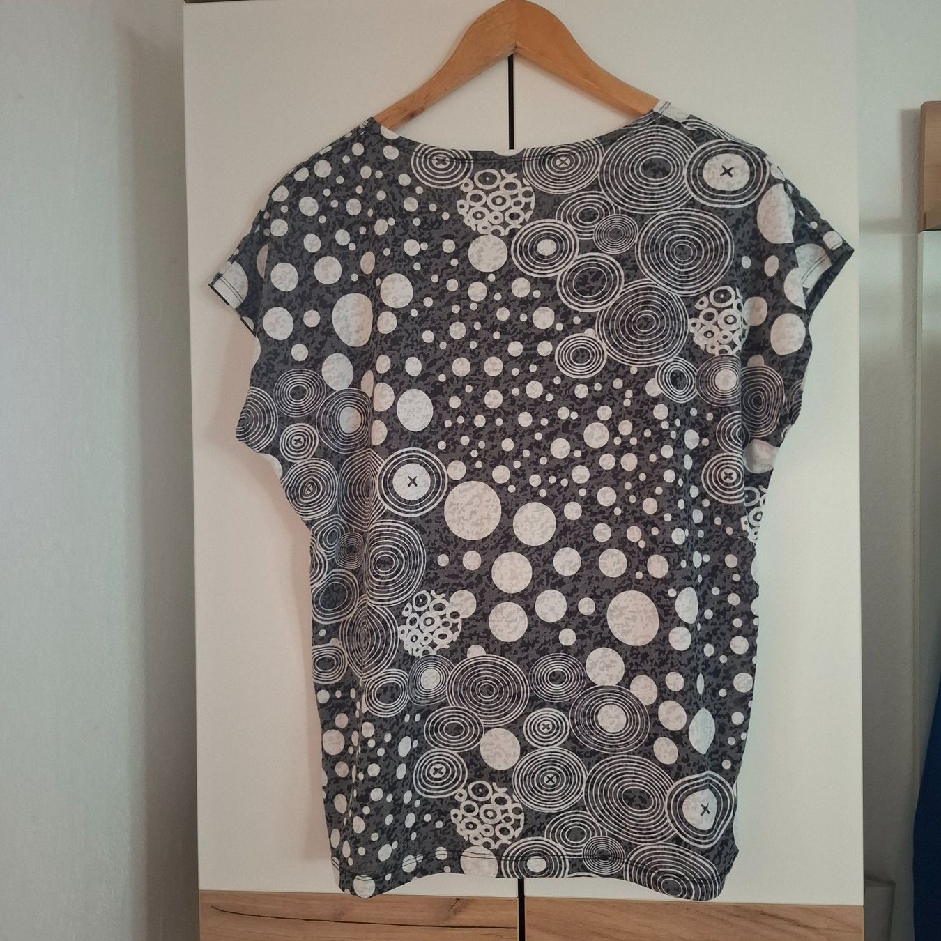 T-shirt: Damen Kurzarmshirt, bunt, Gr. L – Usato da Sisseln AG venduto da Tropea4334 1