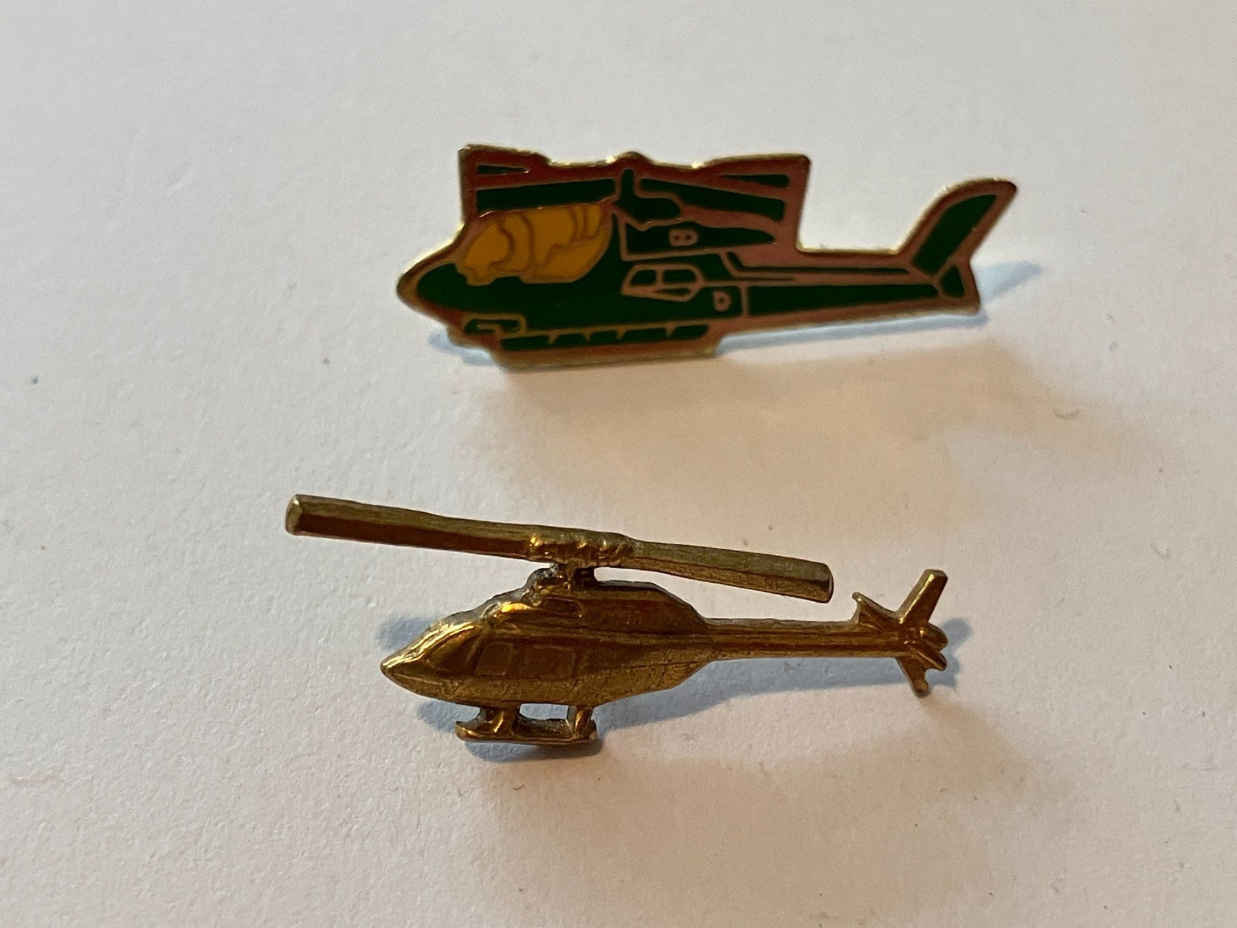 Placchette & Badge: 2 Pin Helikopter – Usato da Basel venduto da djwwpp