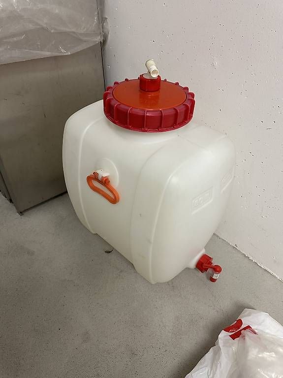 Tränken & Tröge: Tank Wasser – Gebraucht aus Zürich von georg17