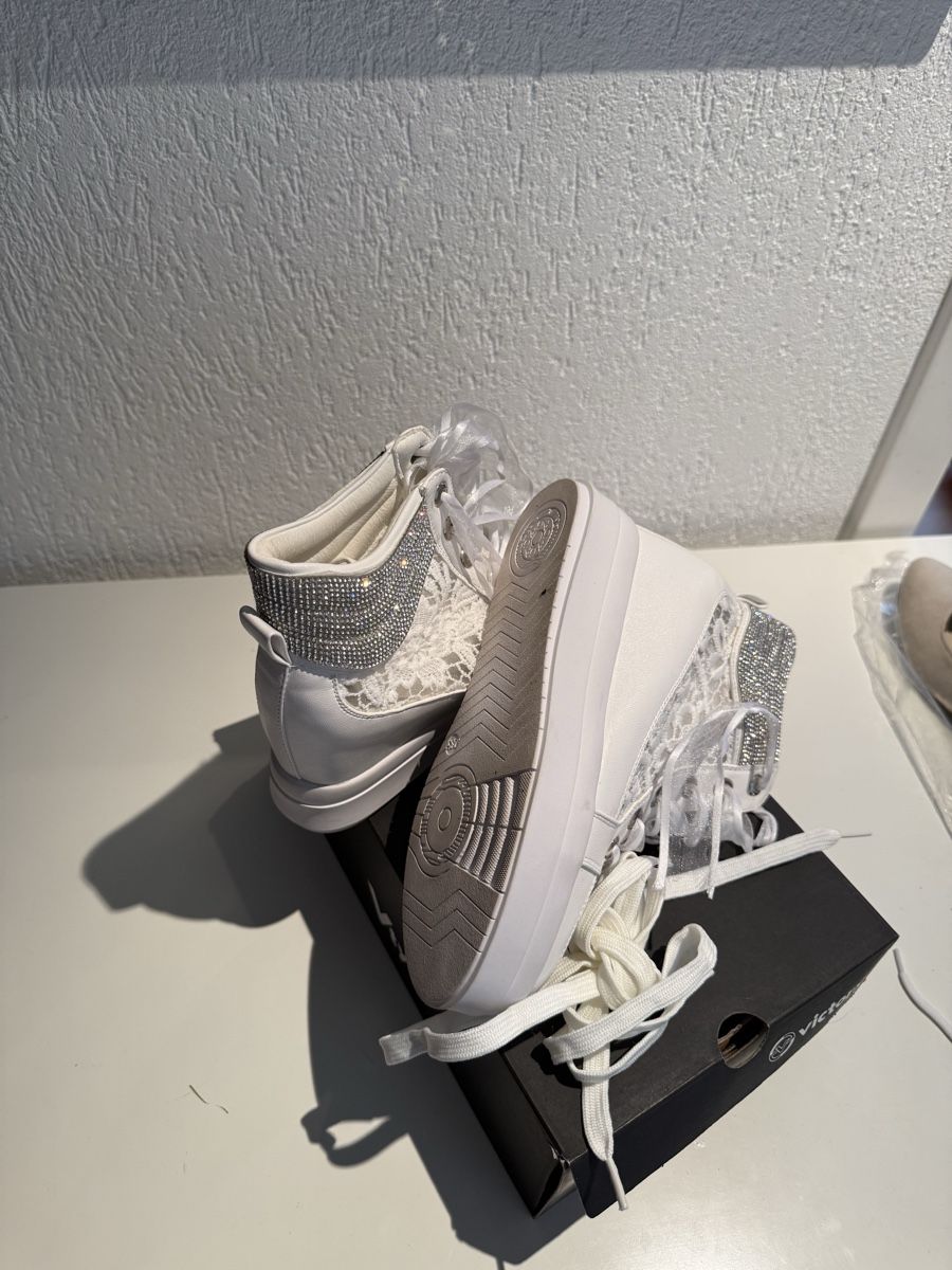 Scarpe da donna: Brautschuhe Gr.37 Neu mit Strass & Spitze – Nuovo (secondo la descrizione) da Hemmental venduto da val_k2zb 1