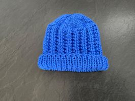 Handgestrickte Baby-Mütze m.doppelter Wolle gestrickt blau