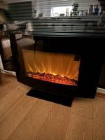 Design Elektrokamin mit gebogener Glasscheibe