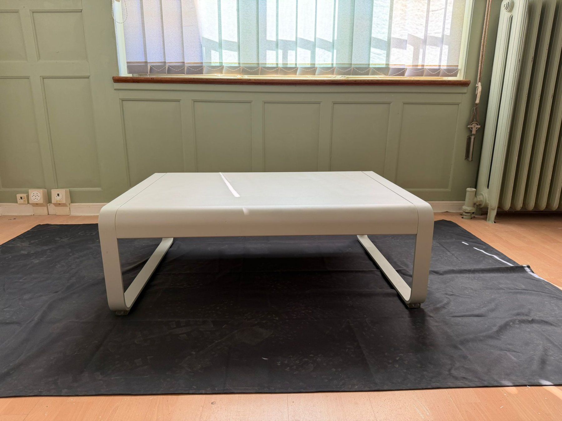 Fermob Sessel: FERMOB BELLEVIE - TABLE - OFF WHITE – Gebraucht aus Givisiez von JUJU_1998 2