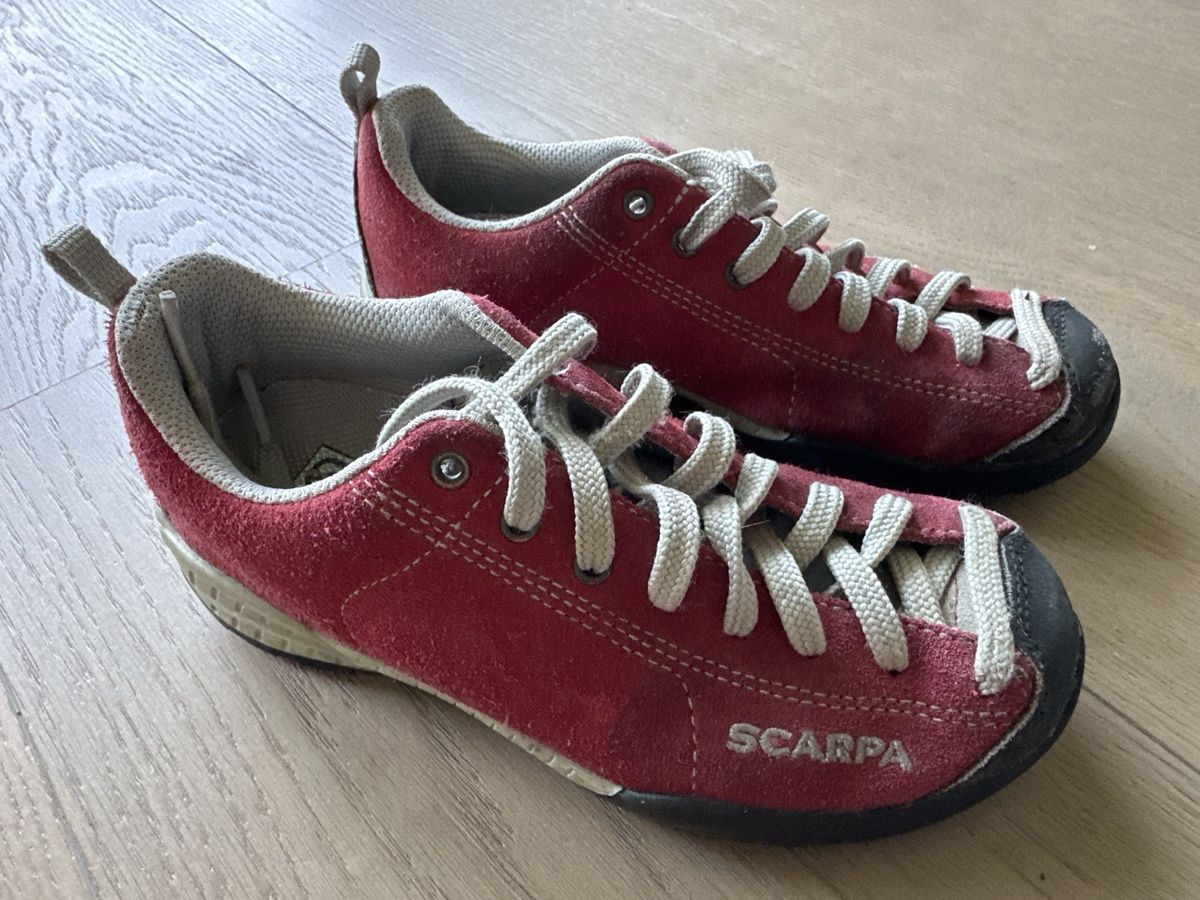 Scarpa Scarpe per ragazzi: Scarpa Shake Schuhe rot Grösse 31  – Usato da Kallnach venduto da Thetrader