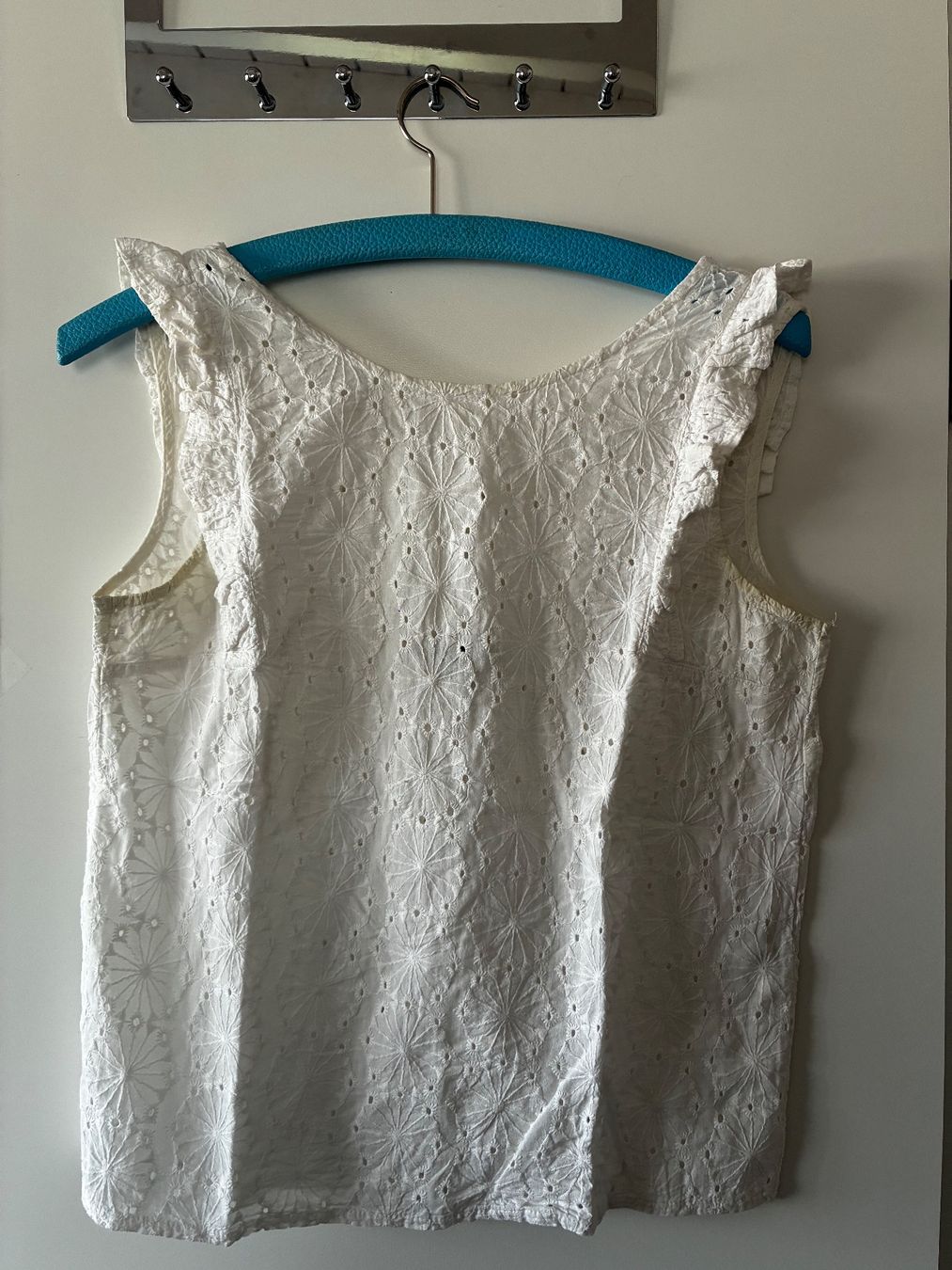 Top: Haut blanc – Usato da Riaz venduto da cam_x5xs