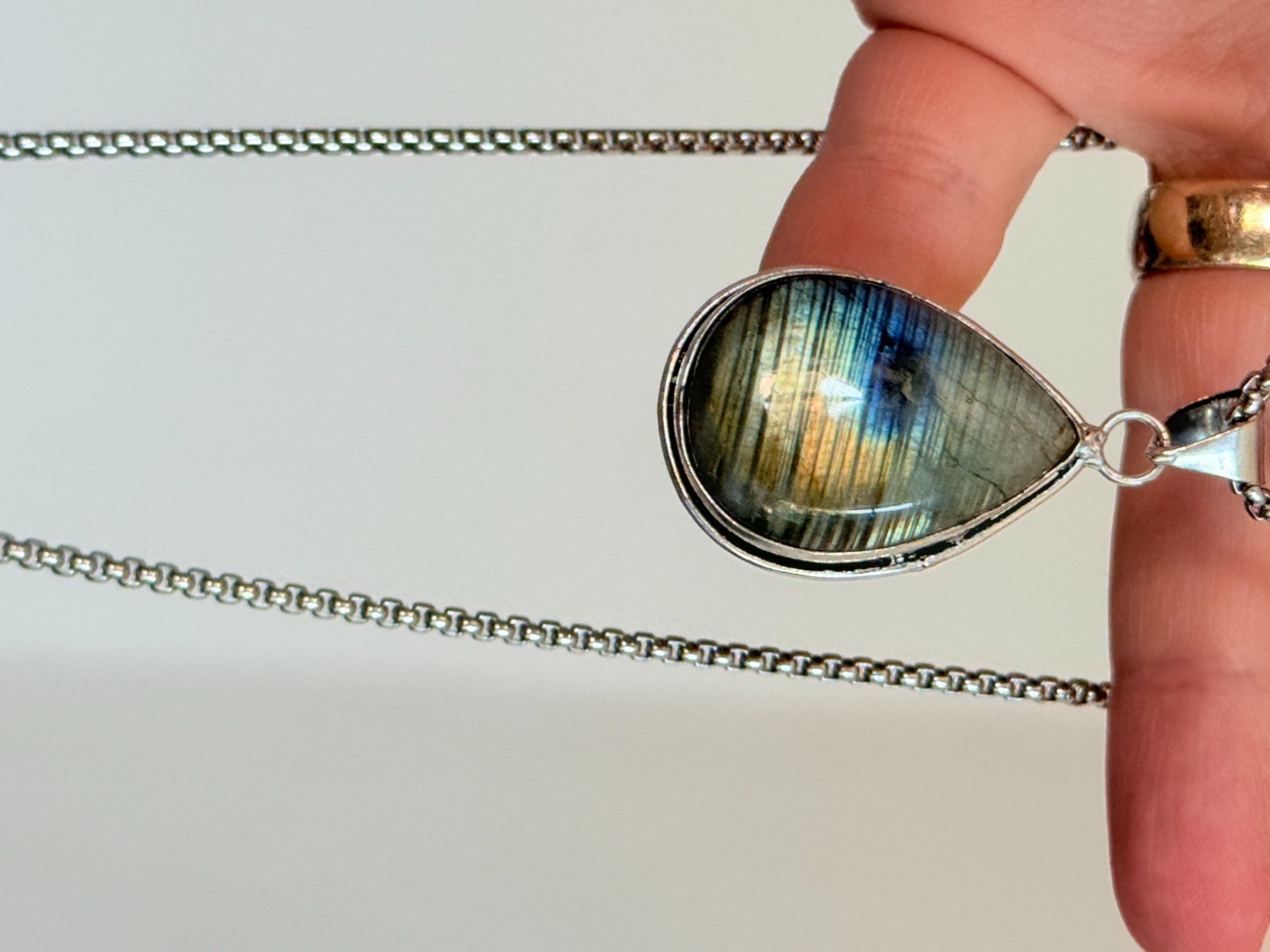 Catenine: Pendentif Labradorite forme goutte neuf – Nuovo e nell'imballaggio originale da Genève venduto da AWWA 1