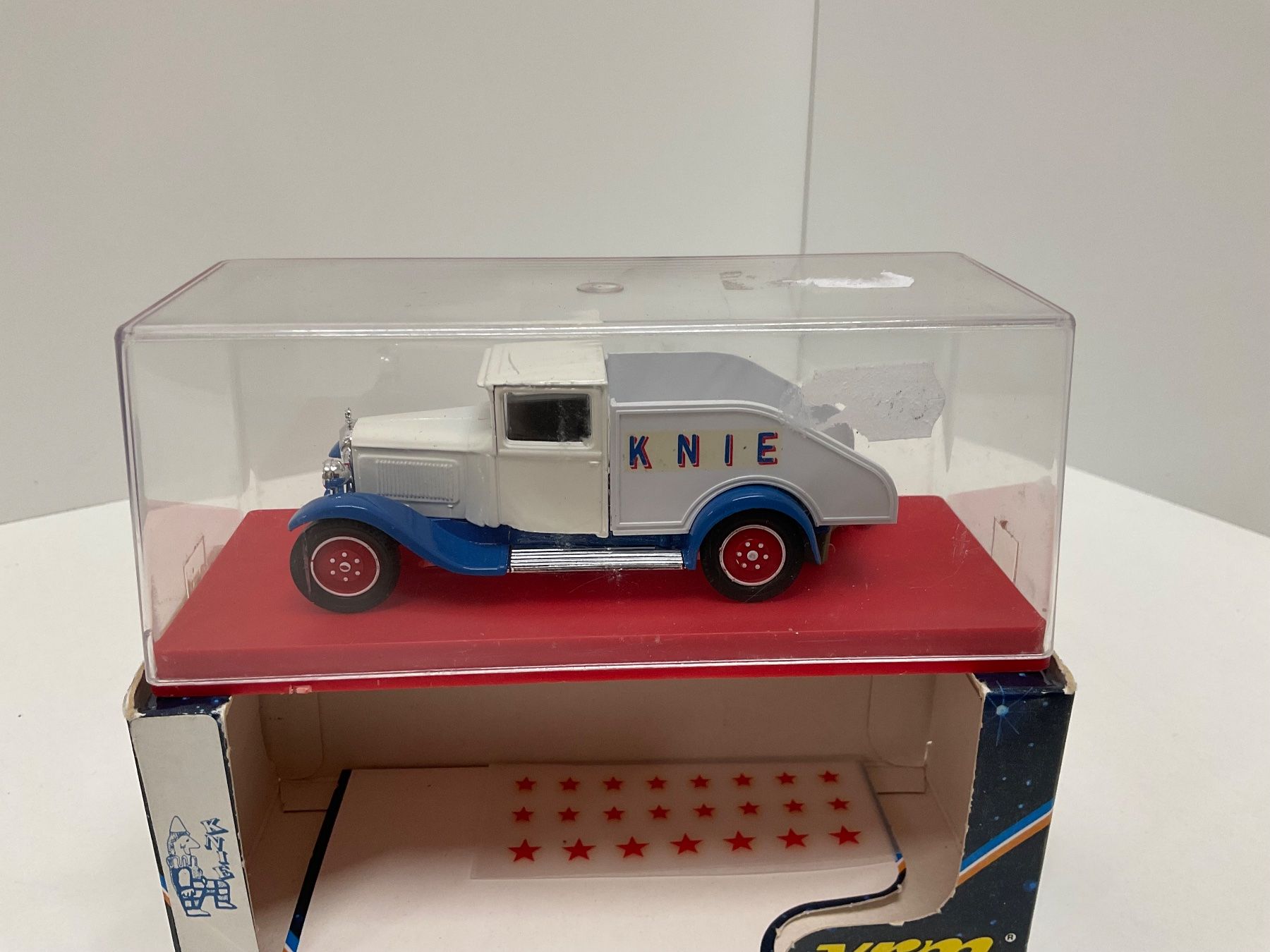 Ford Modellini d'auto: No. 552  Verem, Modellauto, Knie C4 Parade, 1:43, OVP – Usato da Chur venduto da Chur75 5