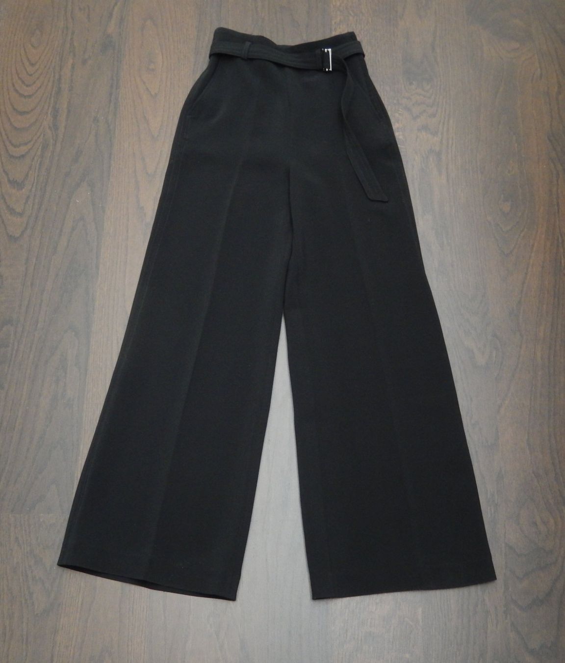 H&M Pantaloni: H&M Weite Hose mit Gurt Gr. XXS/32 – Usato da Tuggen venduto da vivira 4