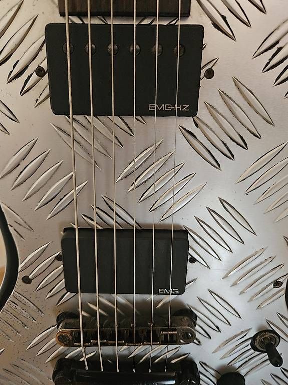 Strumenti musicali: ESP LTD EX-351D mit EMG 81 Pickup und Koffer – Usato da Greifensee venduto da Arkon616 2