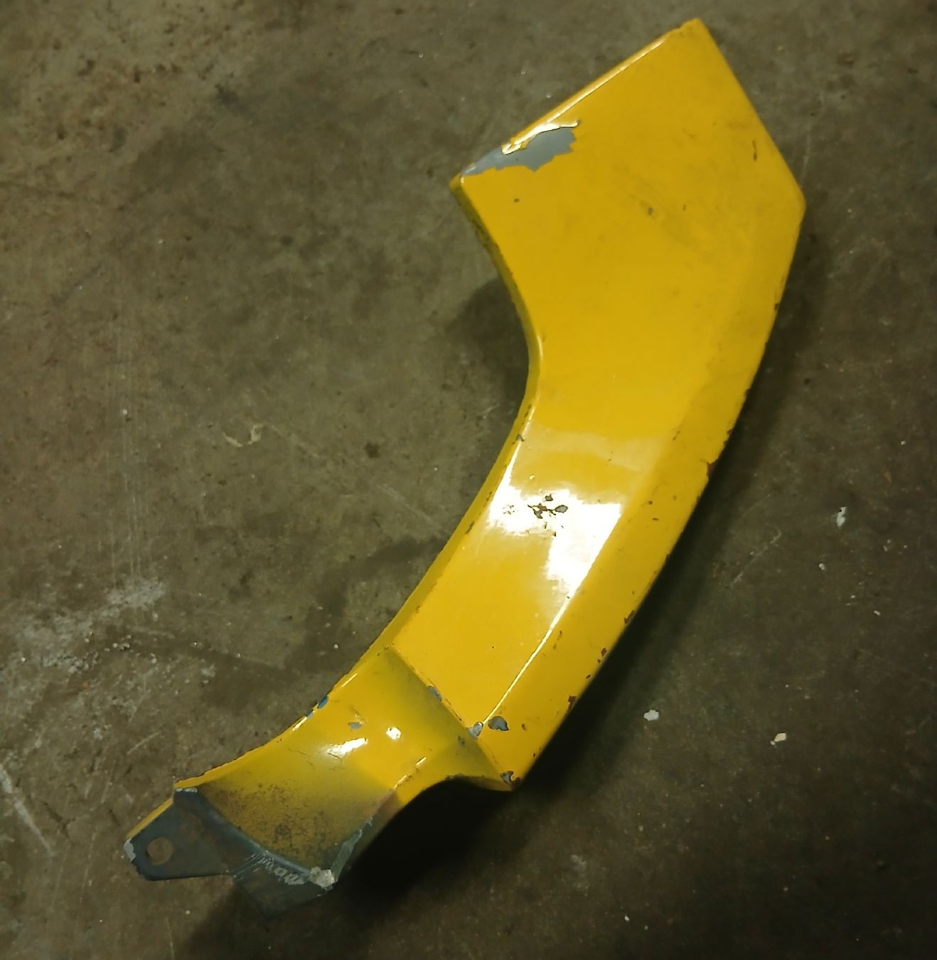 Ford Tutti pezzi di ricambio auto: Moulure arrière Ford Mustang 1971 – Usato da la heutte venduto da Auto-stock