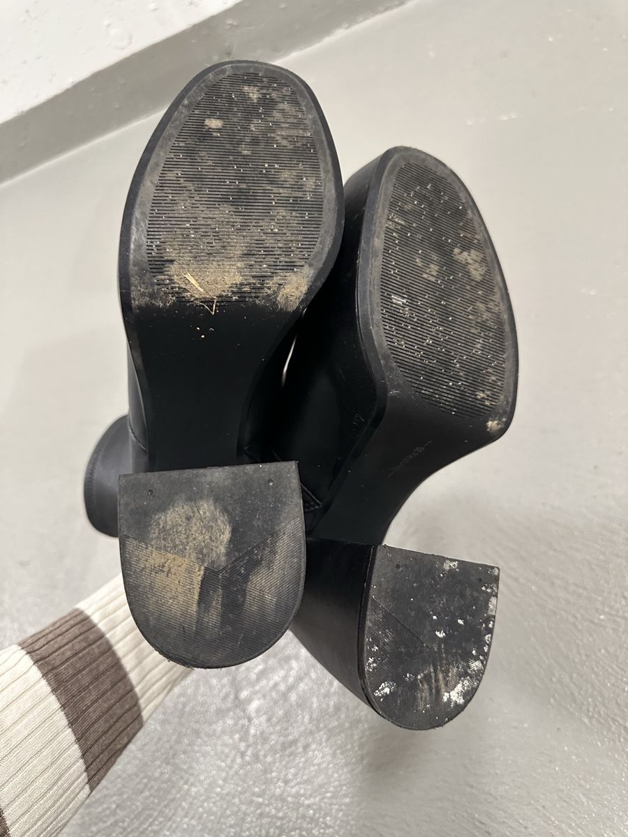 Bershka Scarpe da donna: Schwarze Stiefeletten mit Absatz, Grösse 38 – Usato da Oftringen venduto da Anci.di 2