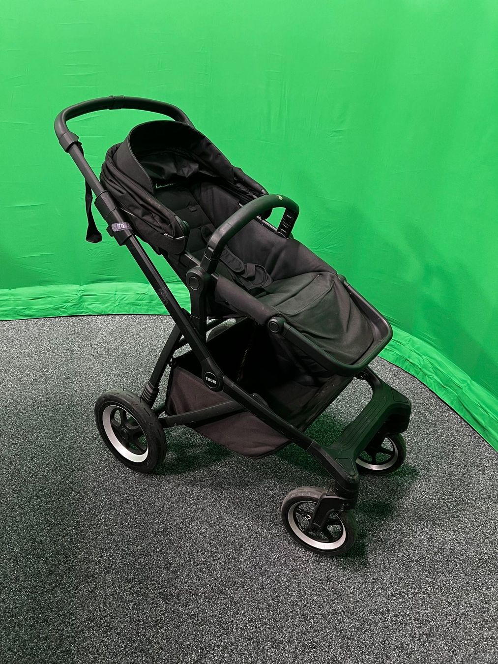 Carrozzine: Thule Kinderwagen – Usato da Baden venduto da DaHuii