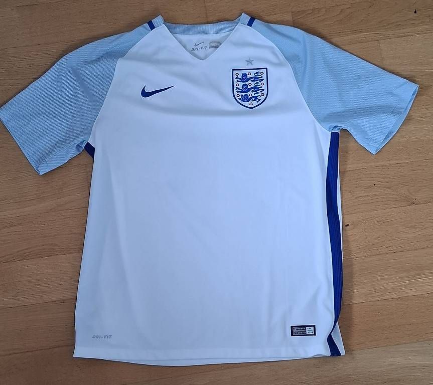 Nike Canottiere & Pantaloni: Fussball Nationalmannschaft England Gr. L – Usato da Aarberg venduto da Retoson