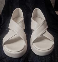Sandali in similpelle, color panna con zeppa da donna n.37