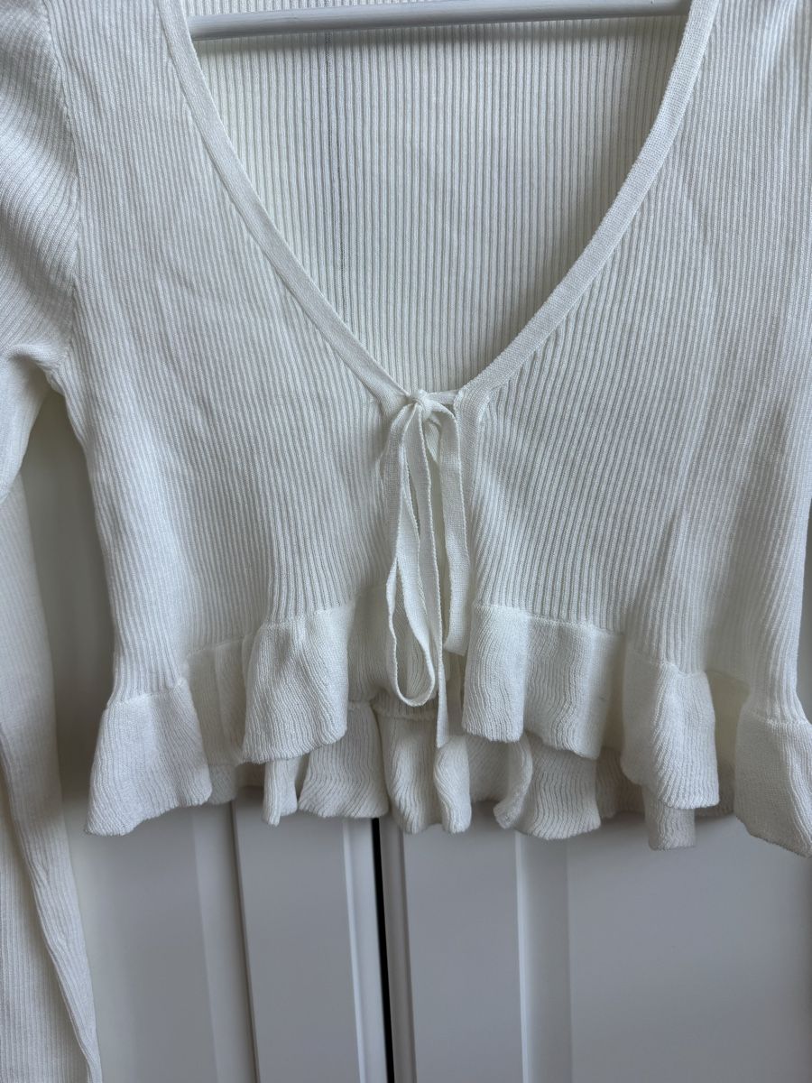 Stradivarius Pulls & Sweat-shirts: Stradivarius Strickjacke weiss gerippt – Neuf (Voir description) à Adligenswil par lor_2zfw 1