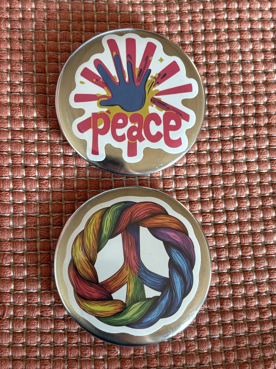 Broches & Aiguilles: Frieden Brosche / Peace Button 2er Set – Neuf (Voir description) à Rümlang par BoutiqueMonique16