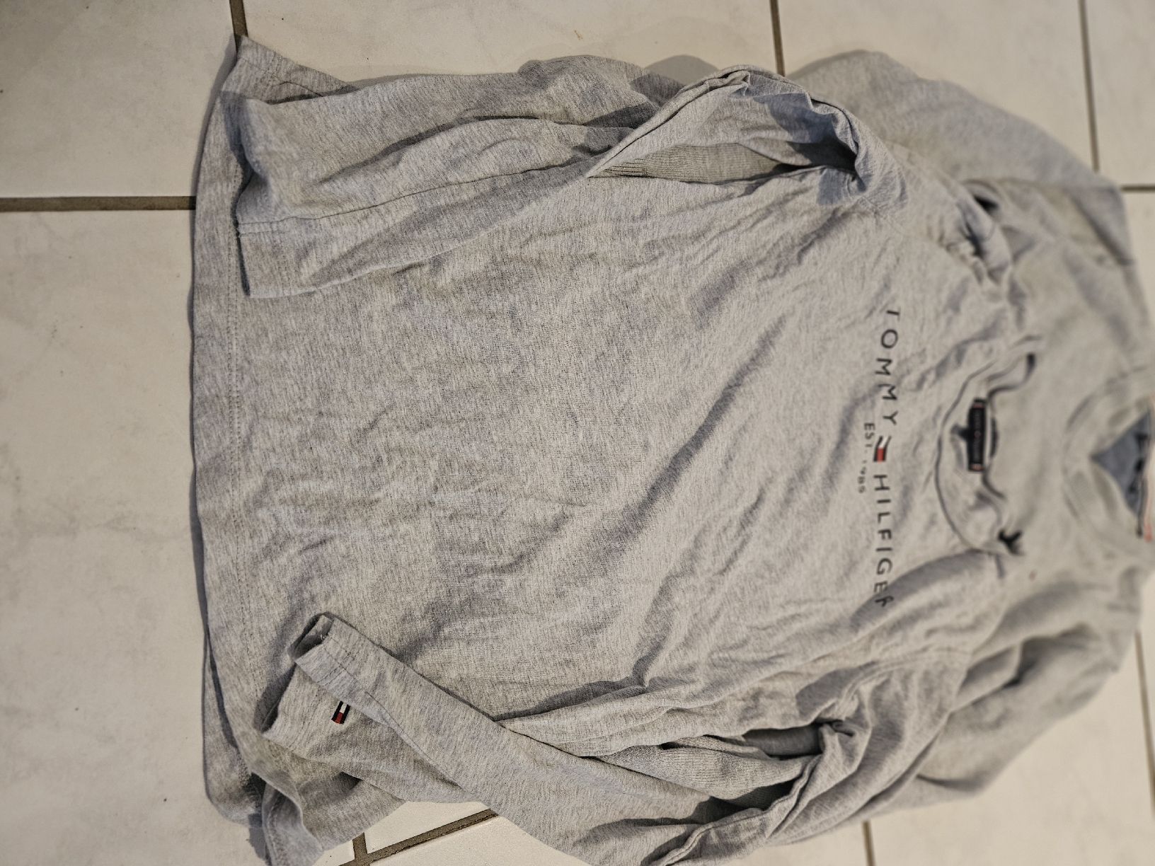 Tommy Hilfiger Lotti di vestiti: Tommy Hilfiger Pullover  – Usato da Pfaffnau venduto da sim_6rqw 2