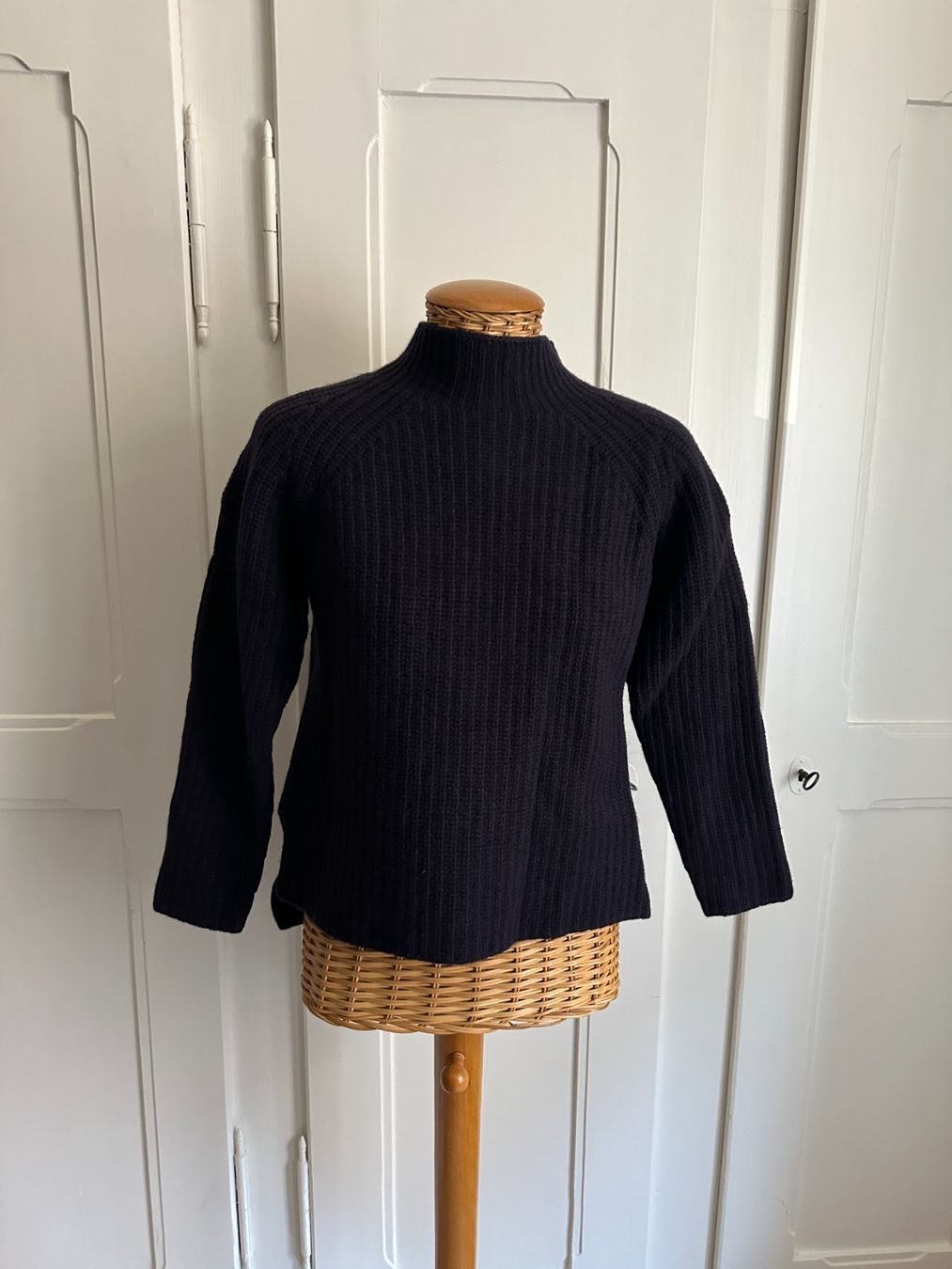 Pullover & Sweatshirts: Strickpullover dunkelblau XS – Gebraucht aus Zürich von Diazaio