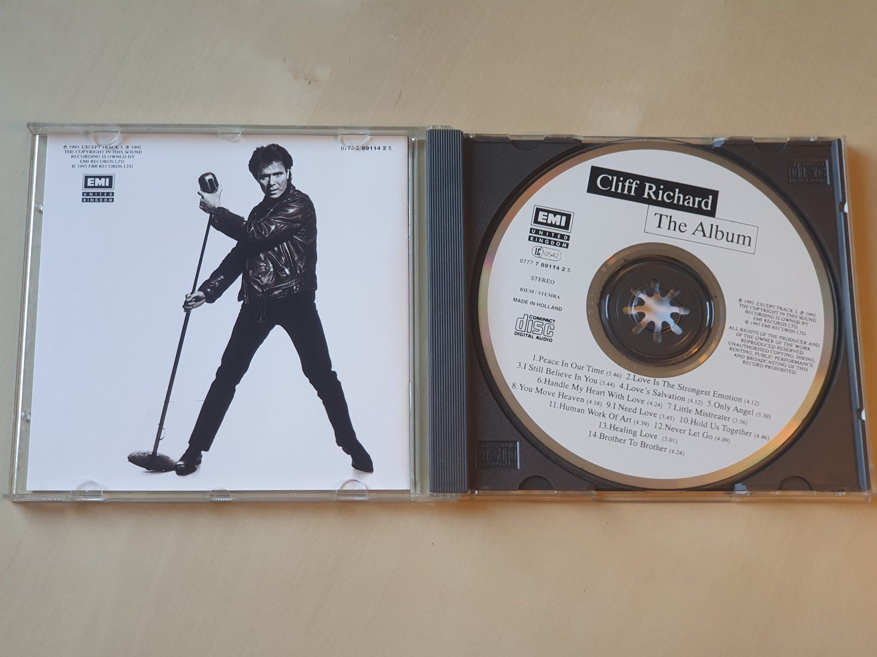 CDs: Cliff Richard The Album – Gebraucht aus Stansstad von collectorsshop 2