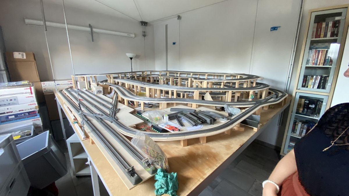 Modellini di ferrovie: Plateau de train électrique qui se lève – Usato da Lausanne venduto da Bazaille