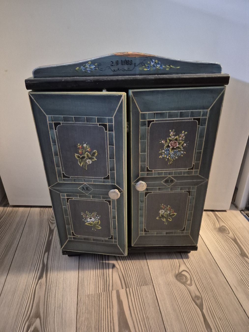 Armadi: antiker puppenschrank – Usato da Subingen venduto da CORINNA84