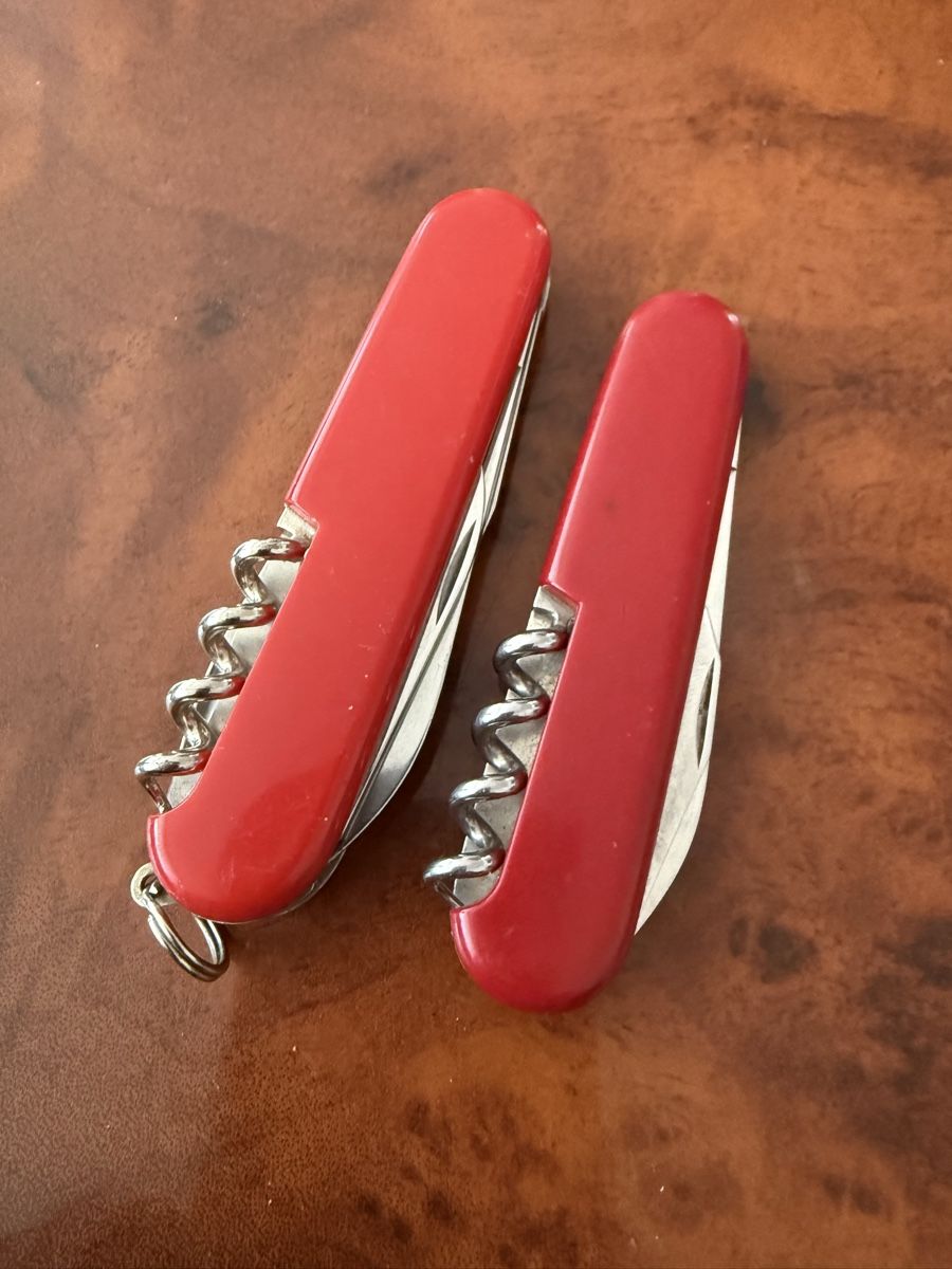 Victorinox Taschenmesser: 2 Victorinox  – Gebraucht aus Pratteln von belita03 2