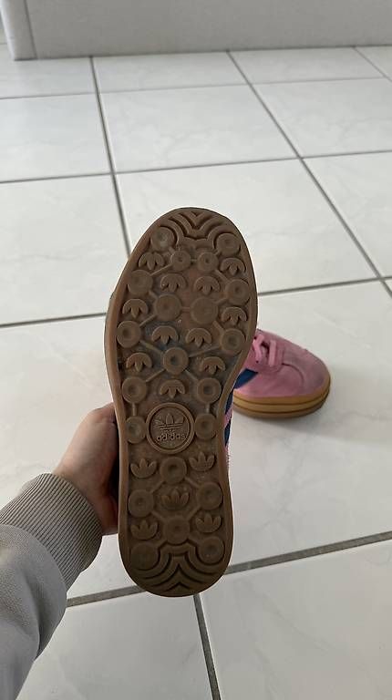 Adidas Chaussures femmes: adidas Gazelle Bold 'Pink Glow' – D'occasion à Zürich par eli_w5st 2