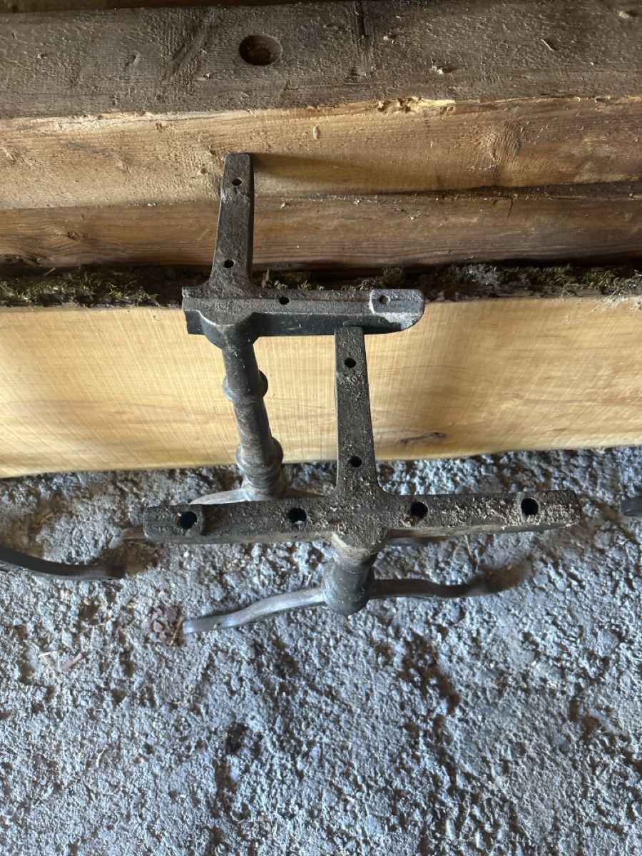Altri mobili d'antiquariato: Horgen glatus tisch beine – Difettoso da Salouf venduto da Holzbub 2