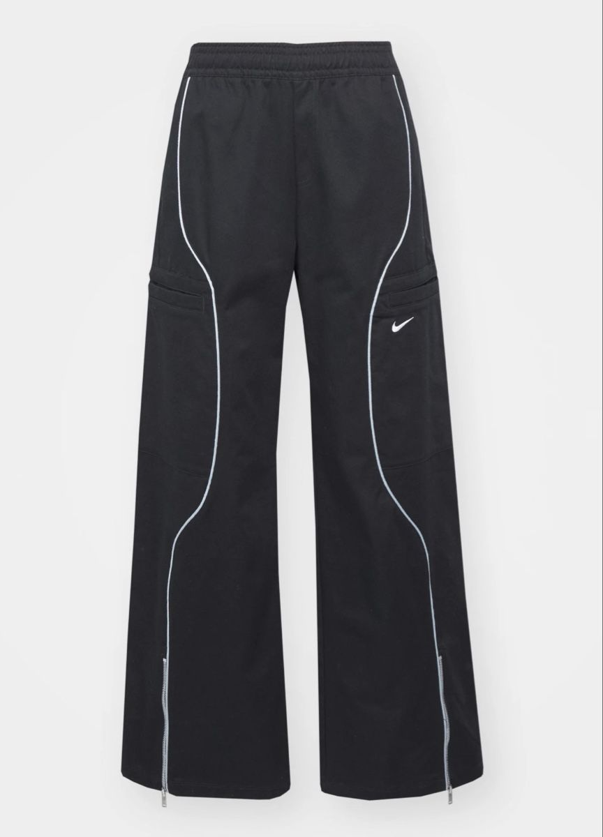 Nike Pantaloni: Nike Stoffhosen – Usato da Luzern venduto da janine_l