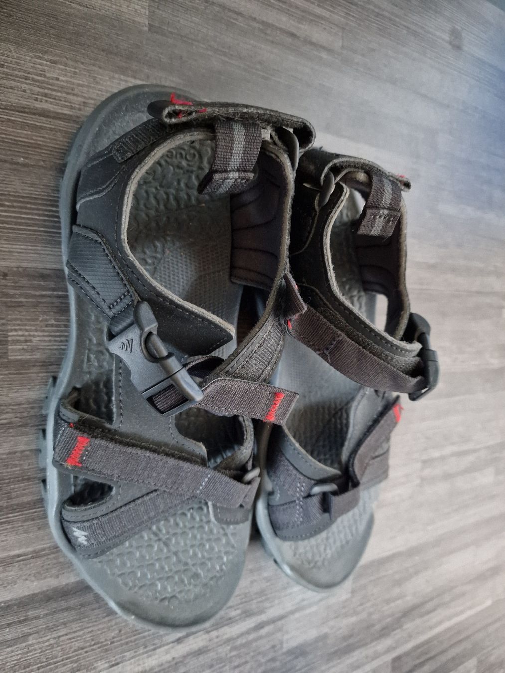 Chaussures femmes: Quechua Wandersandale Gr. 40 – D'occasion à Koppigen par Kellerfundsachen 1