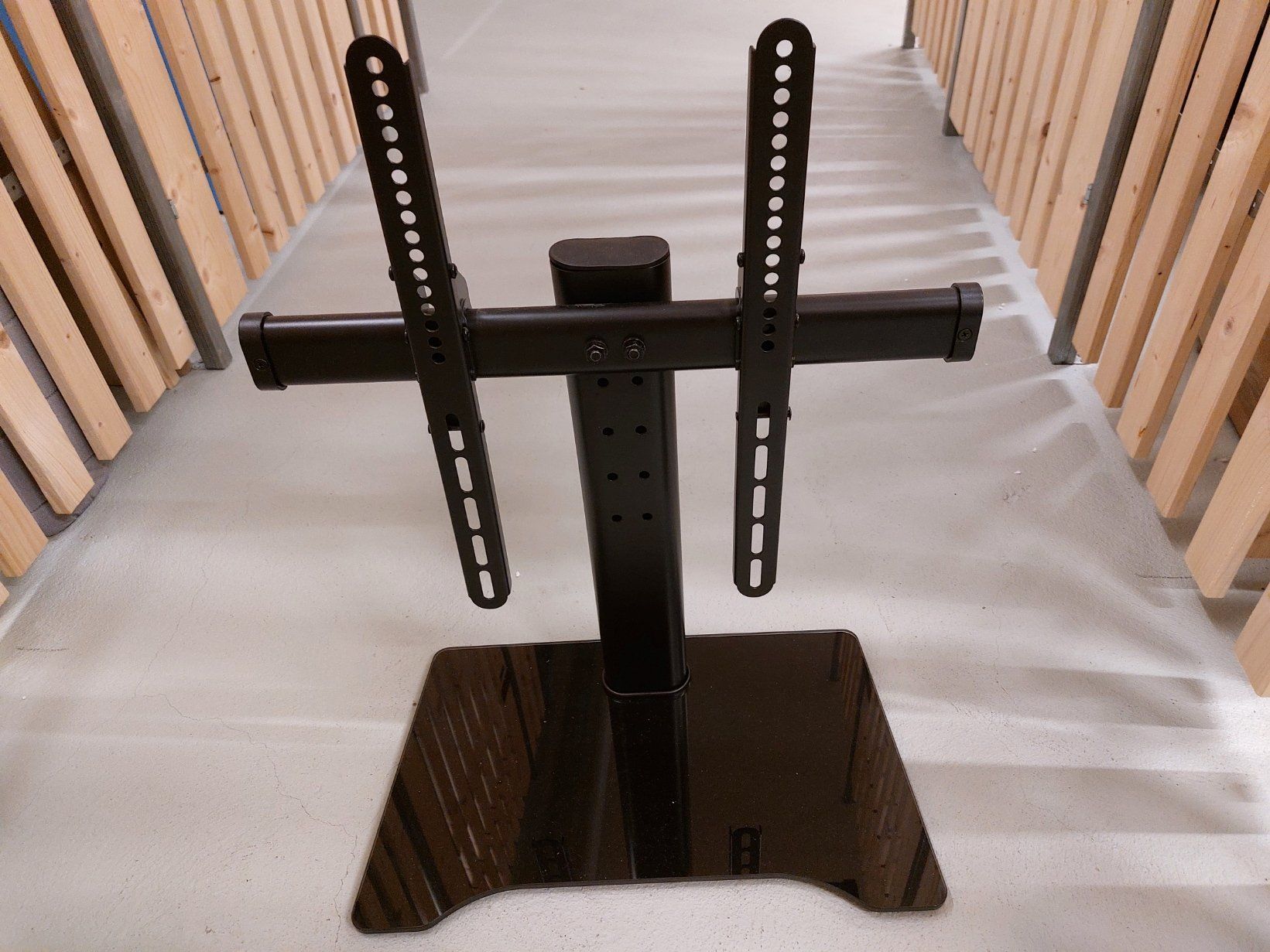 Wandhalterungen: TV-Ständer 45 cm hoch – Gebraucht aus Thal von Grobh46