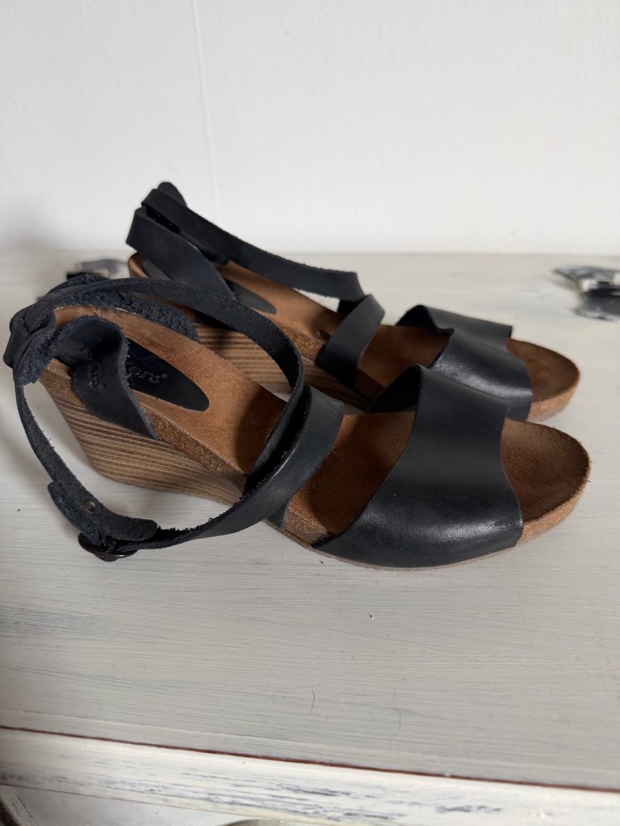 Kickers Chaussures femmes: Sandales cuir KicKers taille 36 – Neuf (Voir description) à Dombresson par feline_ne 1