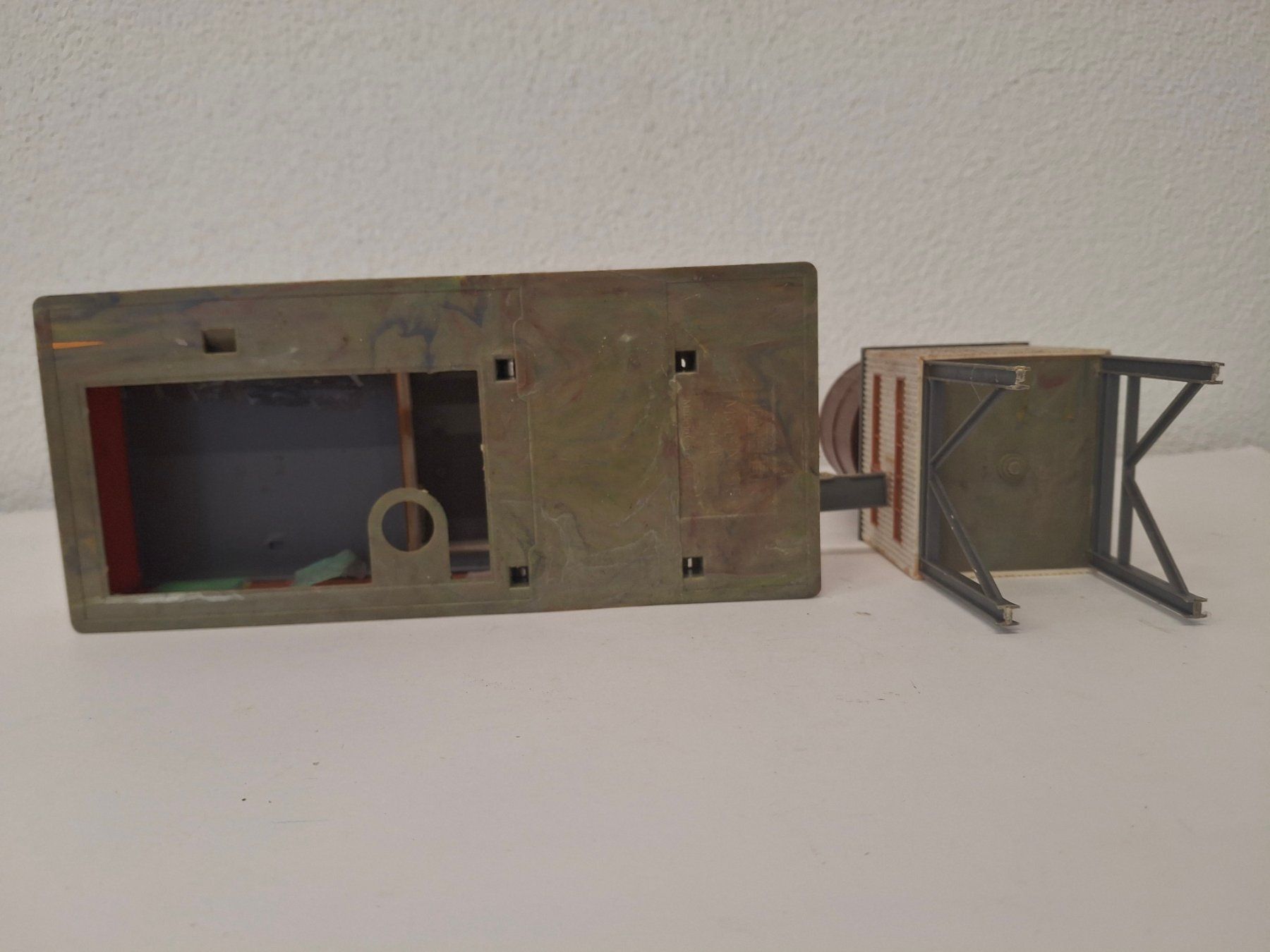 Modellini di ferrovie: Modellbau Industrieanlage mit Wasserturm – Usato da Reichenburg venduto da AK307 4