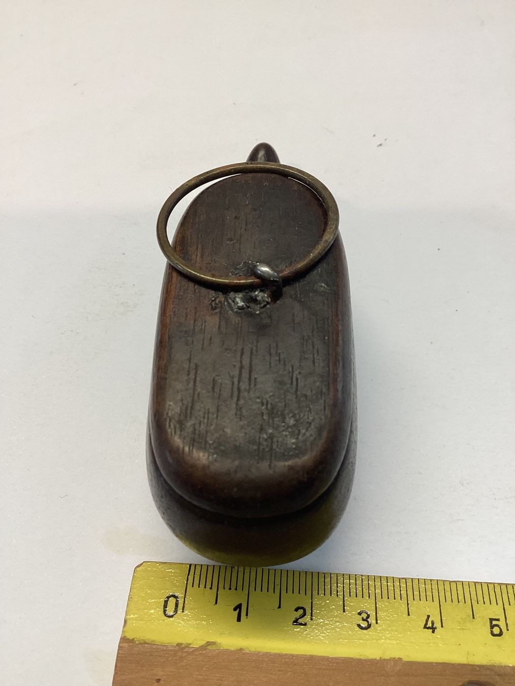 Tabacchi: Antike Tabak Dose,  Holz in Form eines Schuhes – Usato da Eglisau venduto da mar_5rn2 2