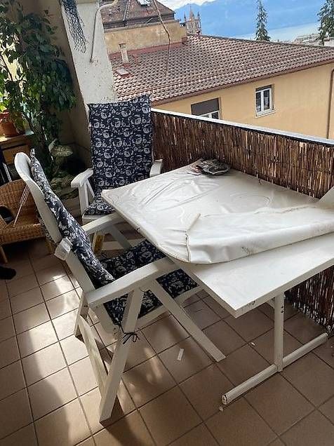 Set di tavolo e panche: 1 table de terrasse et 4 chaises – Usato da Lausanne venduto da fif_8dgg