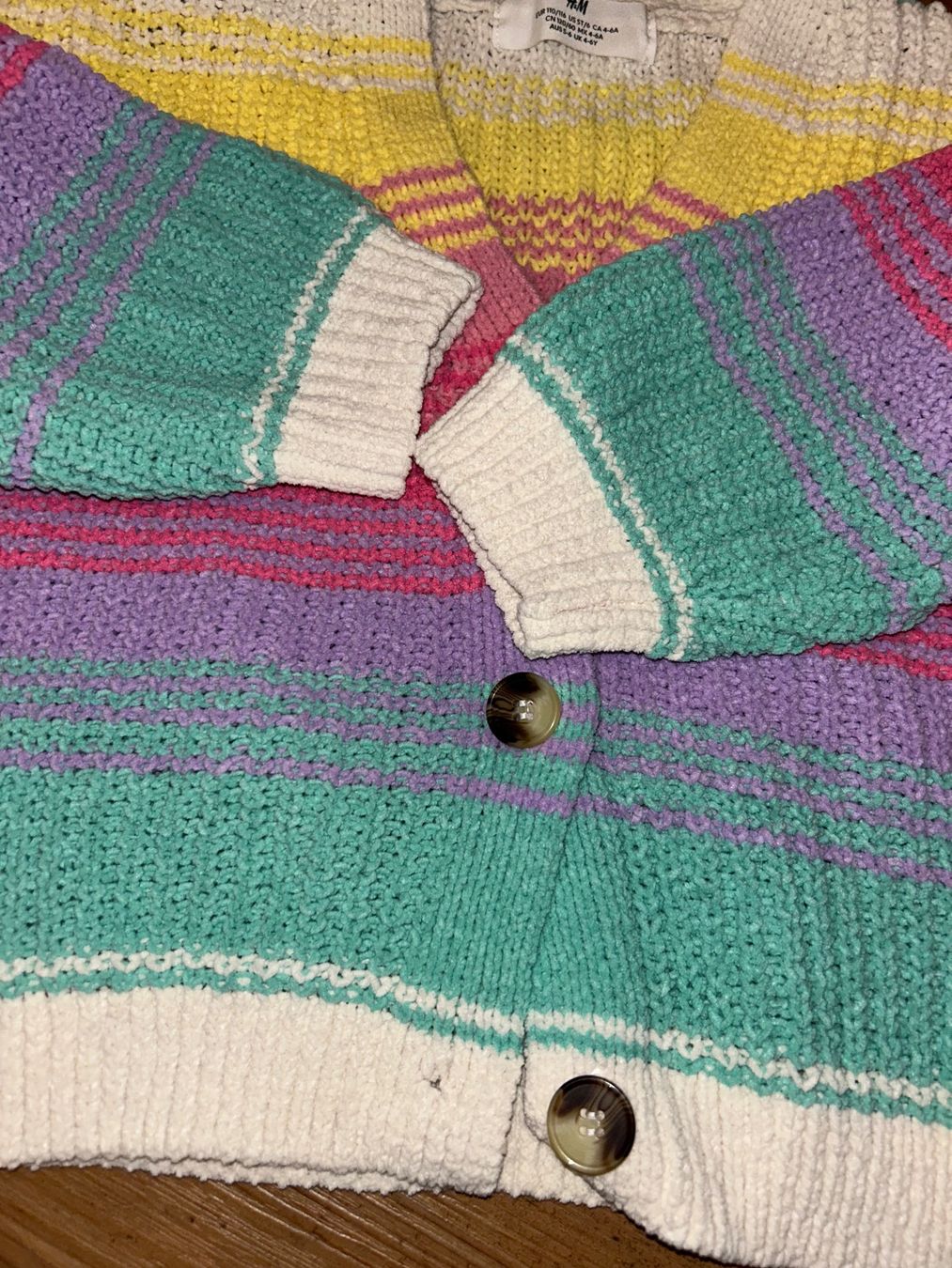 H&M Maglioni & Felpe: Bunte Strickjacke H&M 110/116 – Usato da Safenwil venduto da 2hand_aber_wertvoll 2