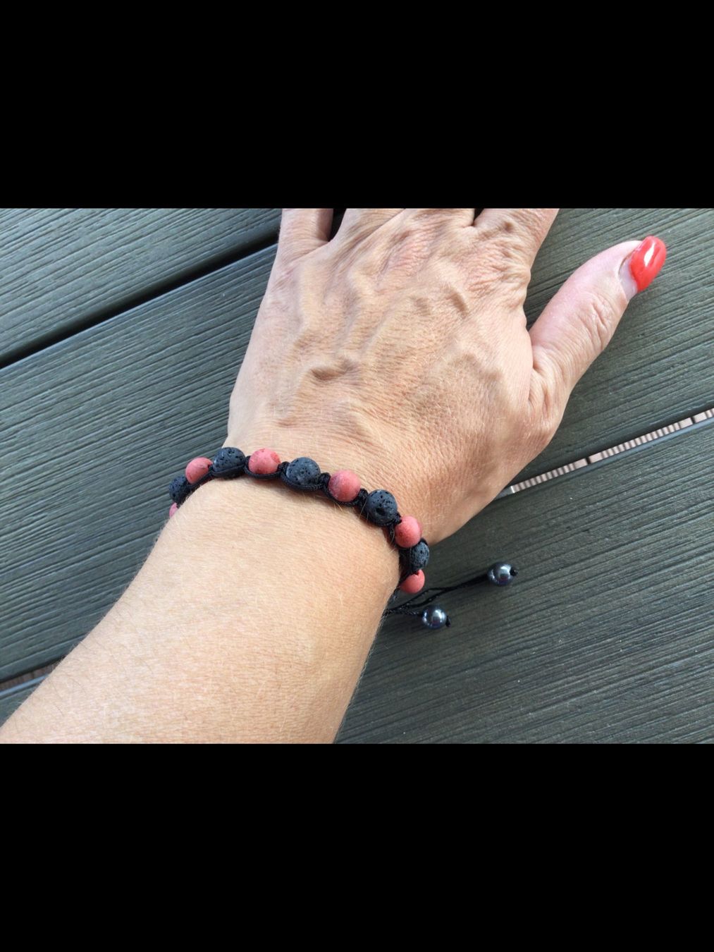 Armbänder & -reifen: Bracelet ajustable perles volcaniques & corail & hématites – Gebraucht aus Agiez von chouchanelle 2