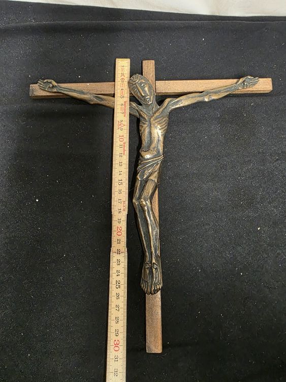 Jesus Kruzifix Figur Aus Harz - Religiöse Wanddekoration 20,5cm | Für Haus & Garten