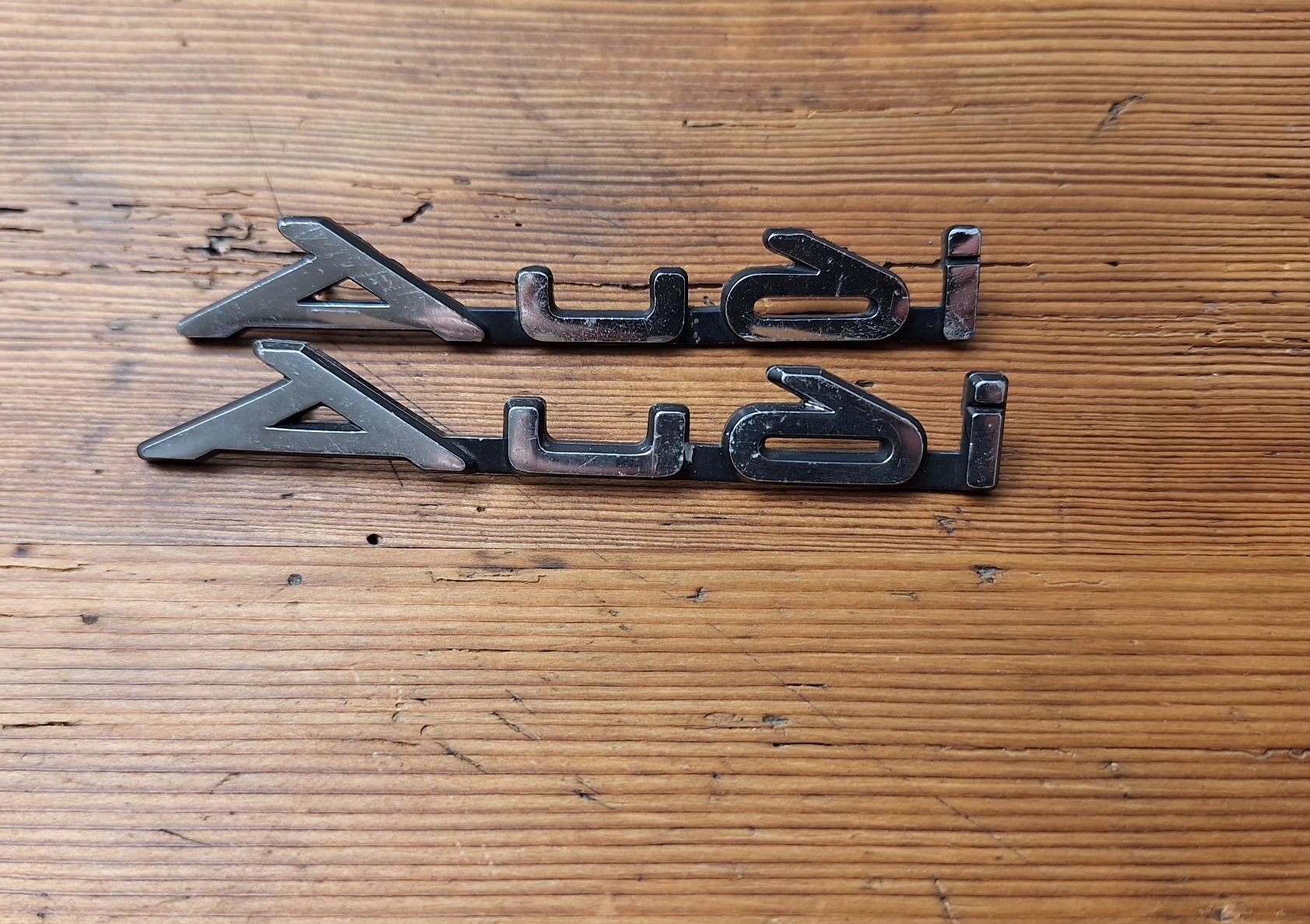 Audi Tutti pezzi di ricambio auto: Audi 100 C1 Embleme – Usato da Triesen venduto da BLACKSHEEP75 1