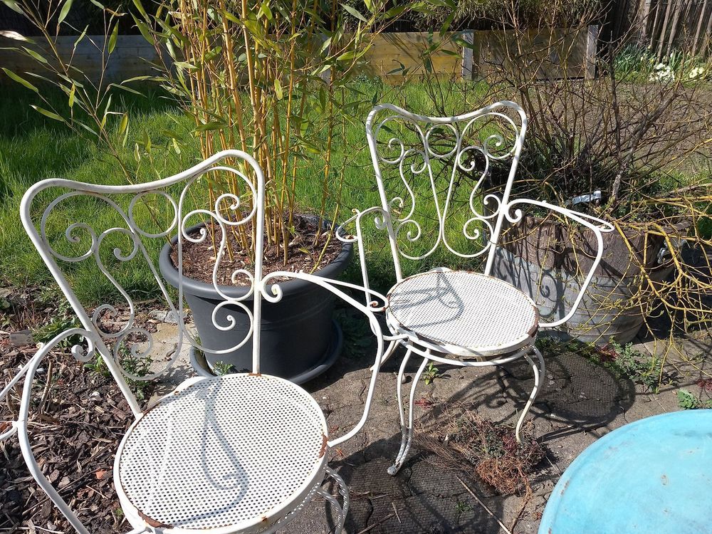 2 alte schöne Eisenstühle Gartenstühle Kaufen auf Ricardo