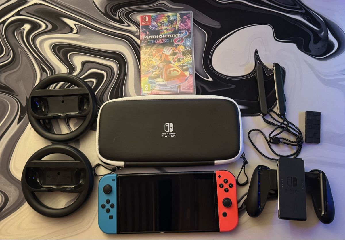 Nintendo Consoles: Nintendo Switch OLED + Grosses Zubehörbundle - Neuwertig – Neuf (Voir description) à Mörschwil par PGdexx
