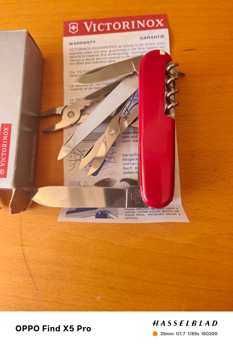Victorinox Coltelli tascabile: Victorinox Taschenmesser rot mit Box – Nuovo e nell'imballaggio originale da Basel venduto da M2 2