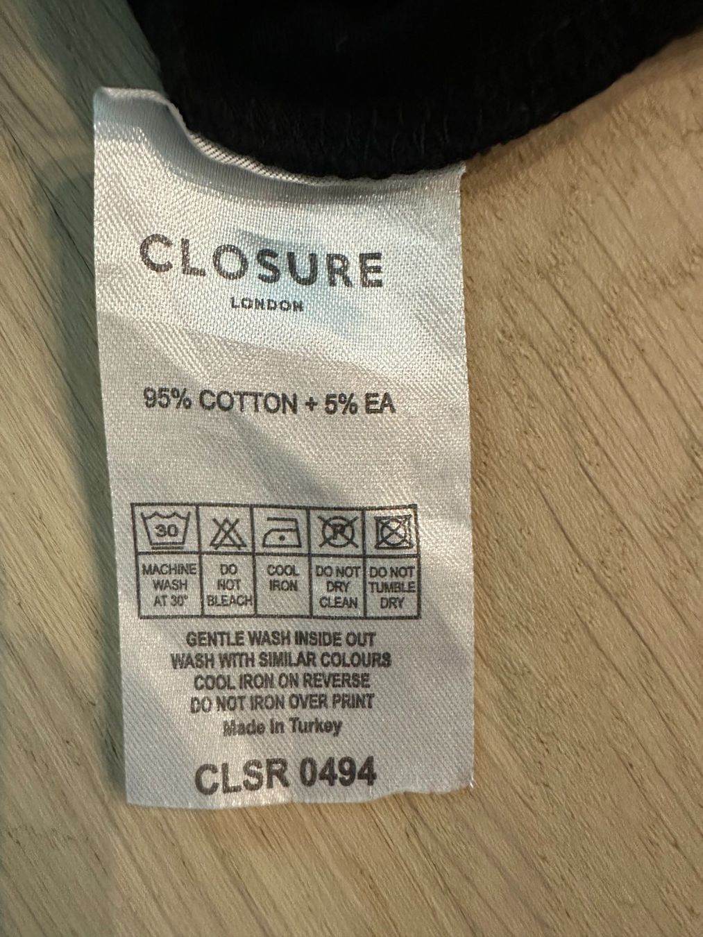 T-Shirts: Closure T-shirt - schwarz/rot/Tiger - S – Gebraucht aus Dübendorf von san_tt6m 2