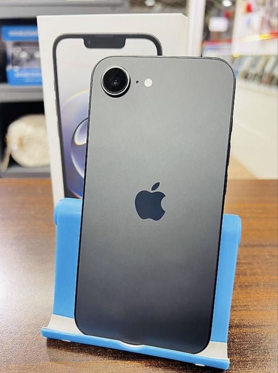 Apple Telefoni cellulari / Smartphones: iPhone 16E 128 GB Black – Nuovo (secondo la descrizione) da Herzogenbuchsee venduto da Zapilosotonograf 1